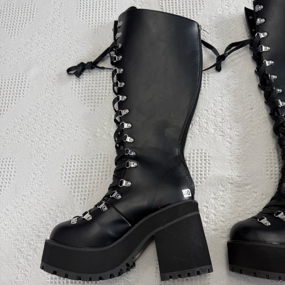 SHEIN Black Faux Leather Gothic Chunky Platform Boots (8) - Picture 7 of 15